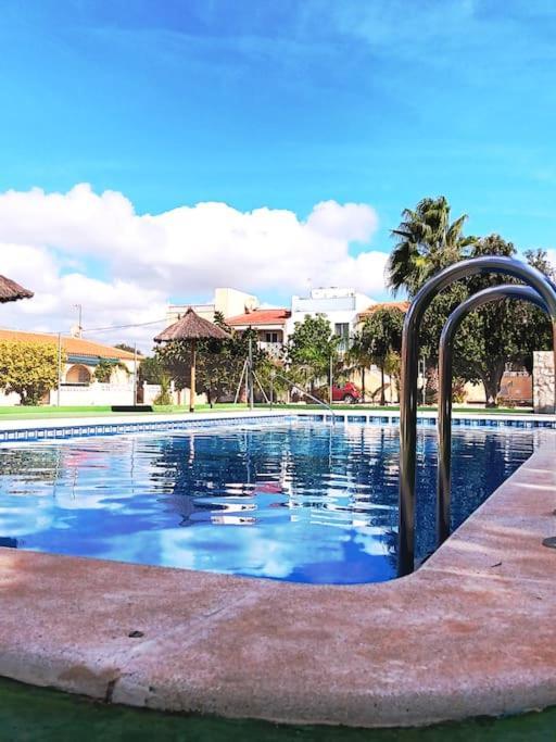 Cozy In Urb La Marina With Shared Pool Сasa de vacaciones San Fulgencio