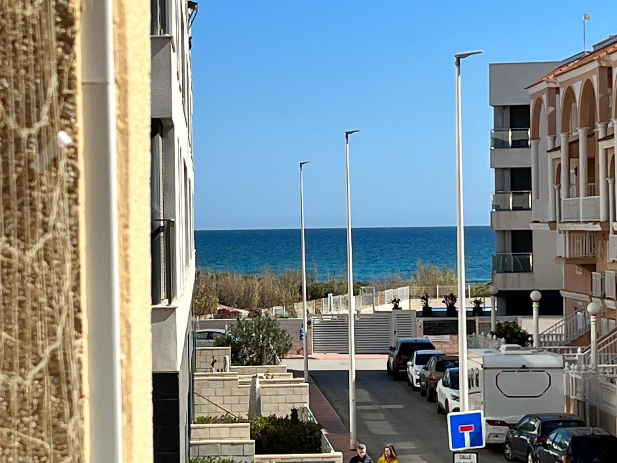 Yellow Apartment-la Mata -2 Min To Beach, Private Garage Apartamento *