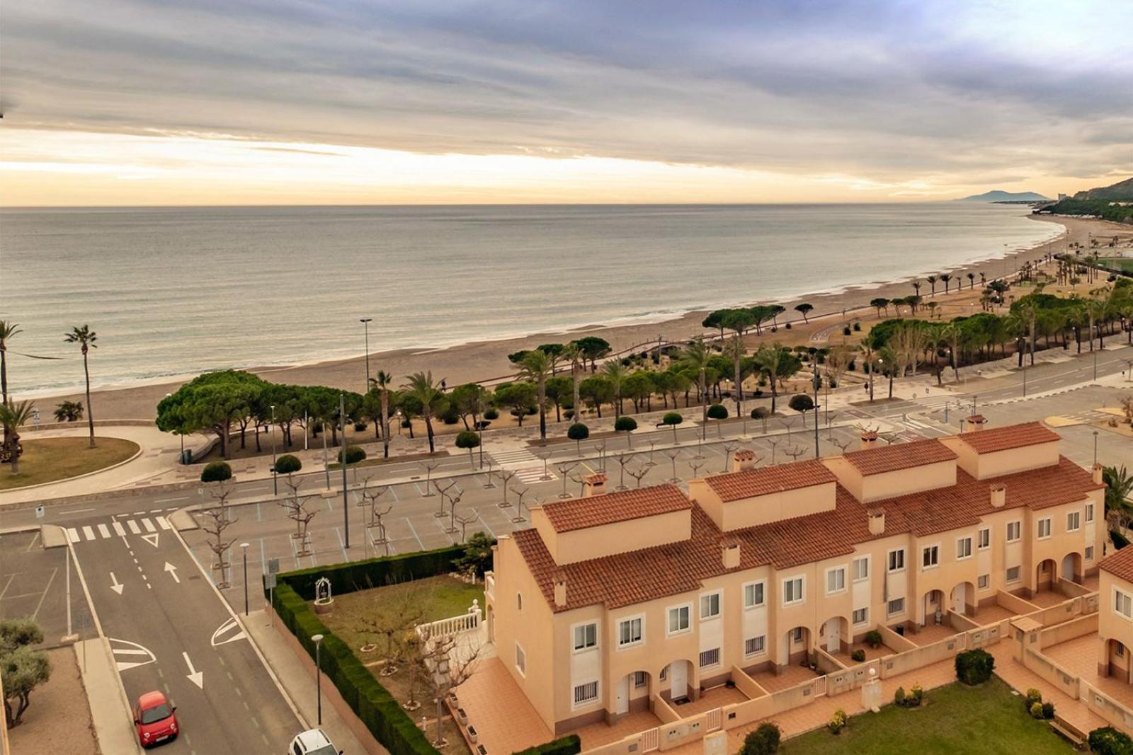Con Terraza, Vistas Playa Y Montaña Apartamento