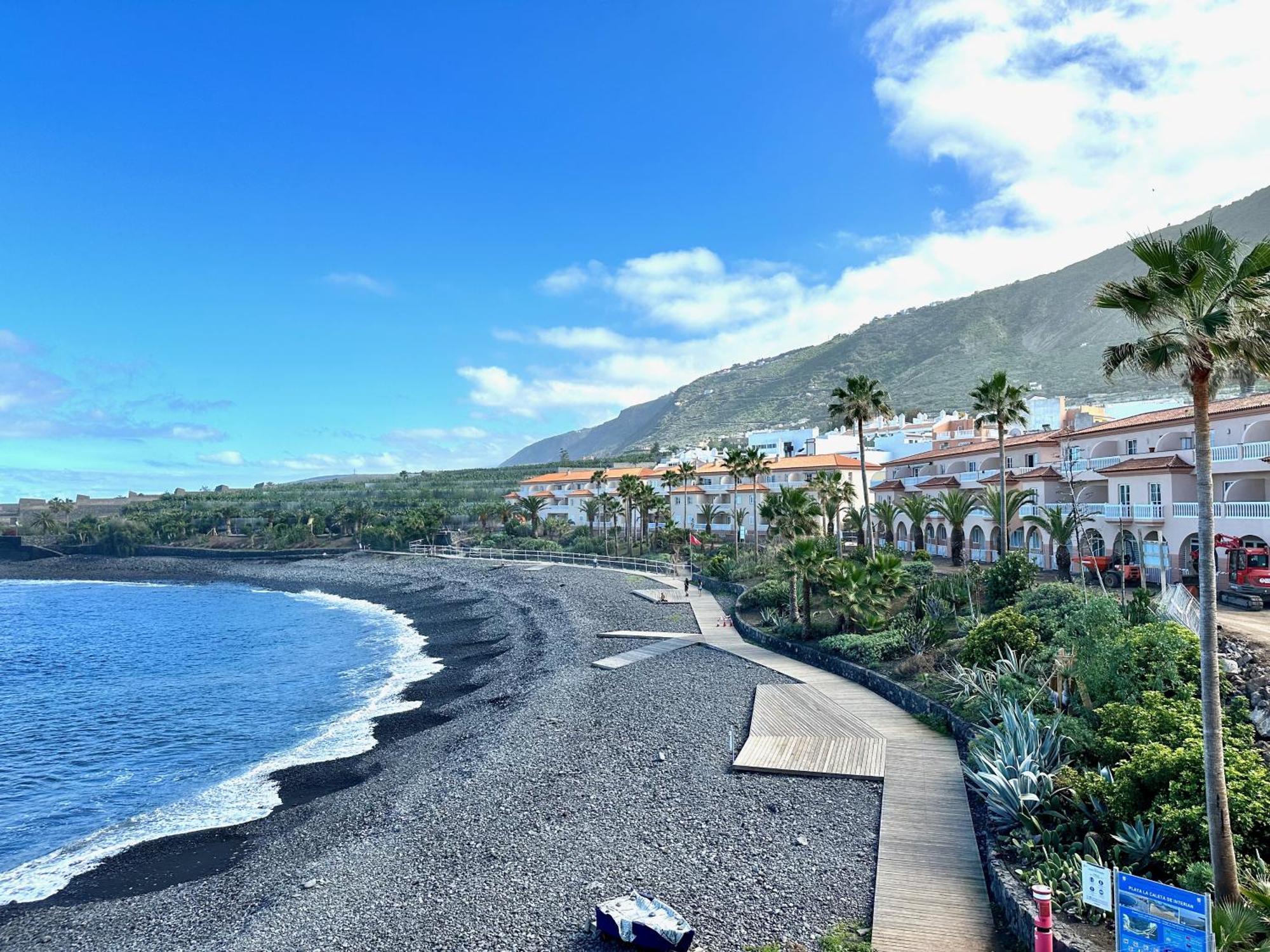 Casa Estrada Coastal Haven * Caleta de Interian
