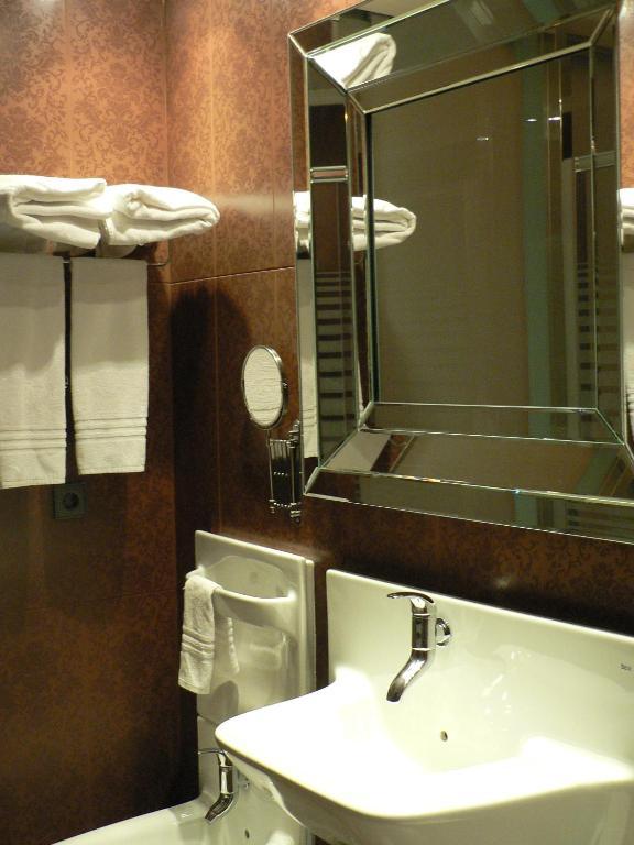 Hotel Real Cinco Linajes