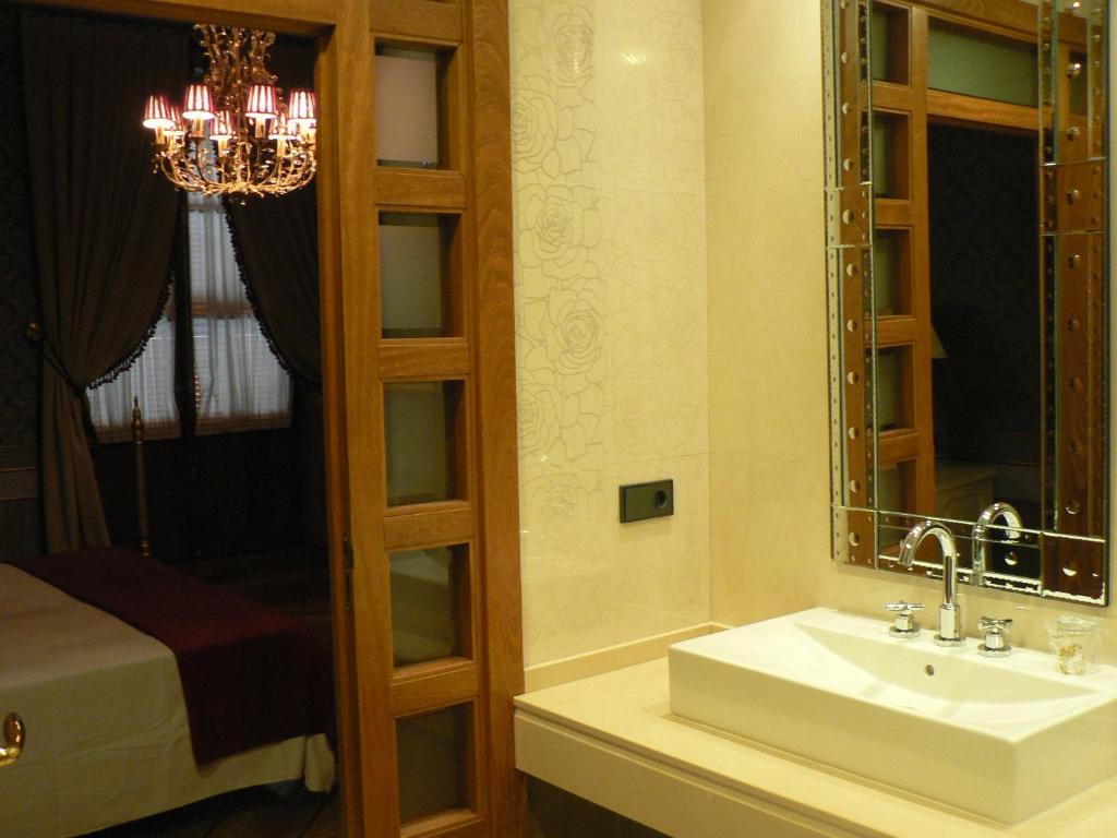 Real Cinco Linajes Hotel