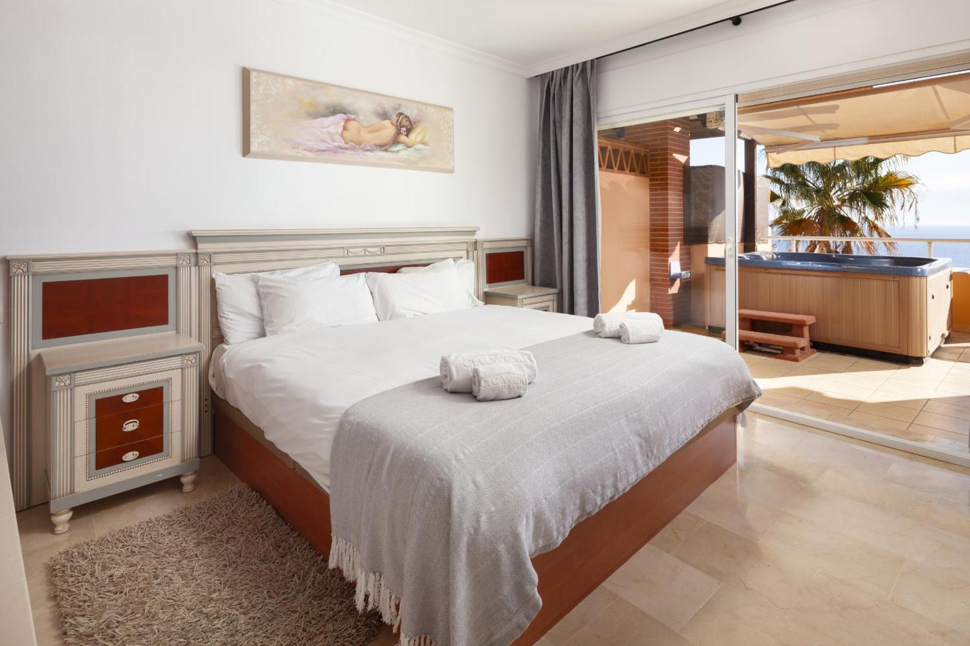 Malibu Mansions By The By Alfresco * El Faro