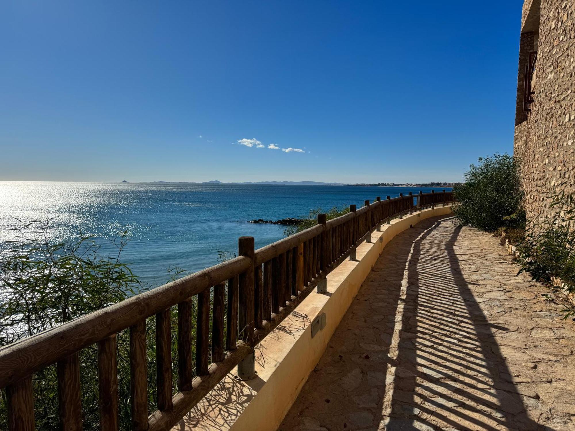 Contemporary House In Cabo Roig