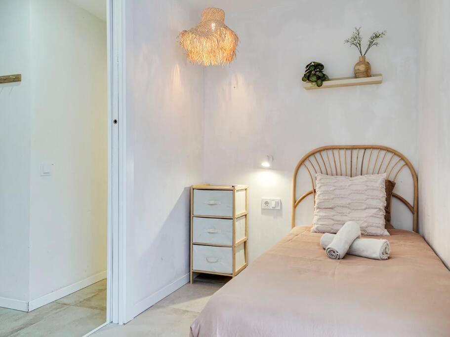 Apartment Casa Jasmin Cosy 4 Bedroom House With Terrace L'Hospitalet de Llobregat