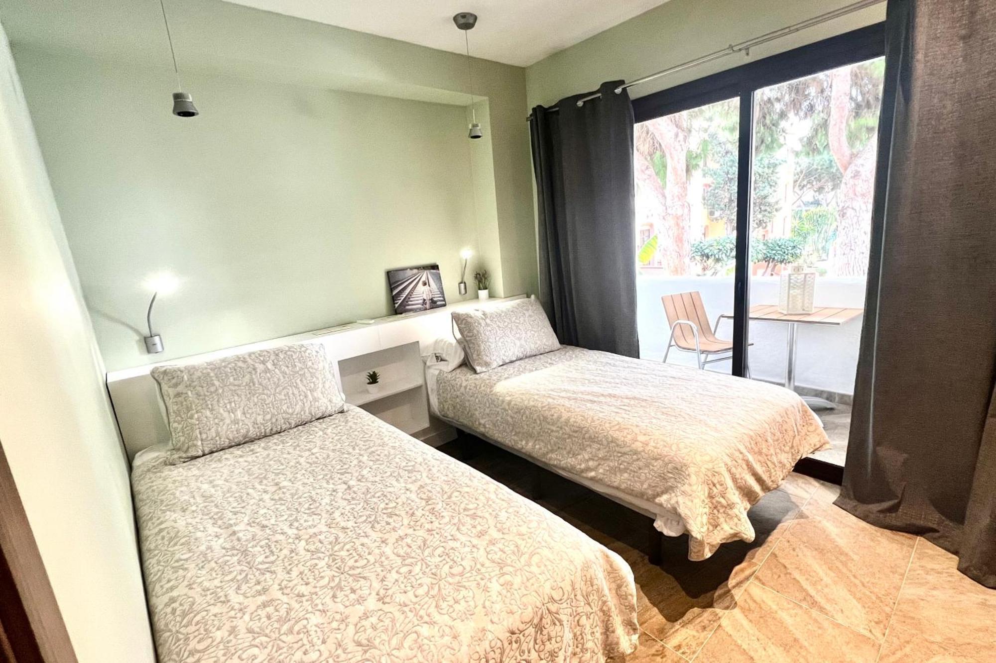 Mijas Costa - Beachside Apartment- A Apartamento *