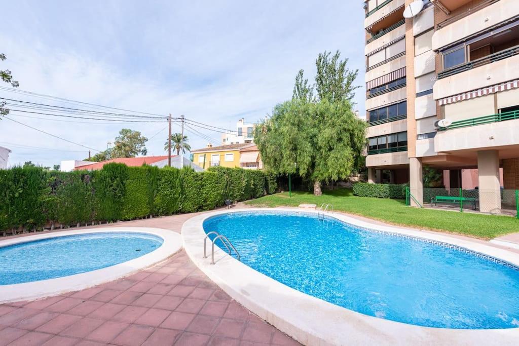 Apartment 2 Bed Near The With Pool *