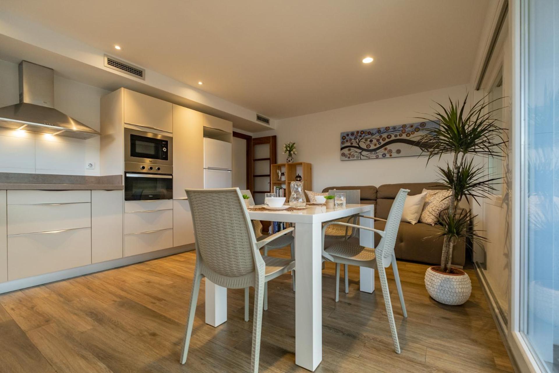 Con Terraza, Vistas Playa Y Montana Apartment Hospitalet De L'Infant