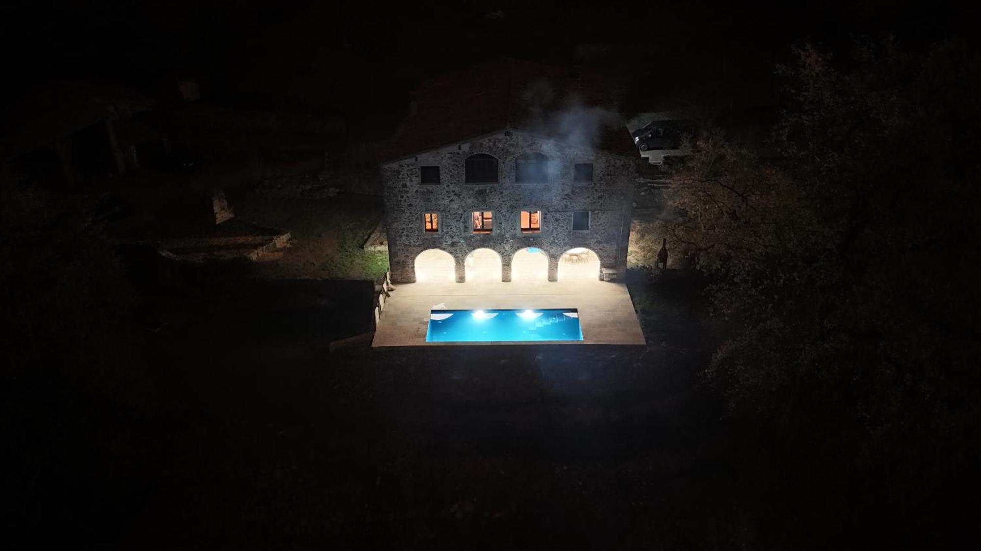Mas Puig De Baix With Private Pool And Gardens Olot