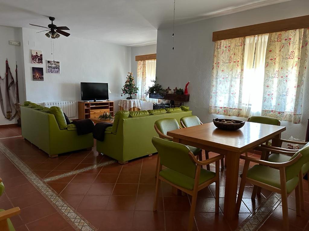 La Casa Barata, Cedillo