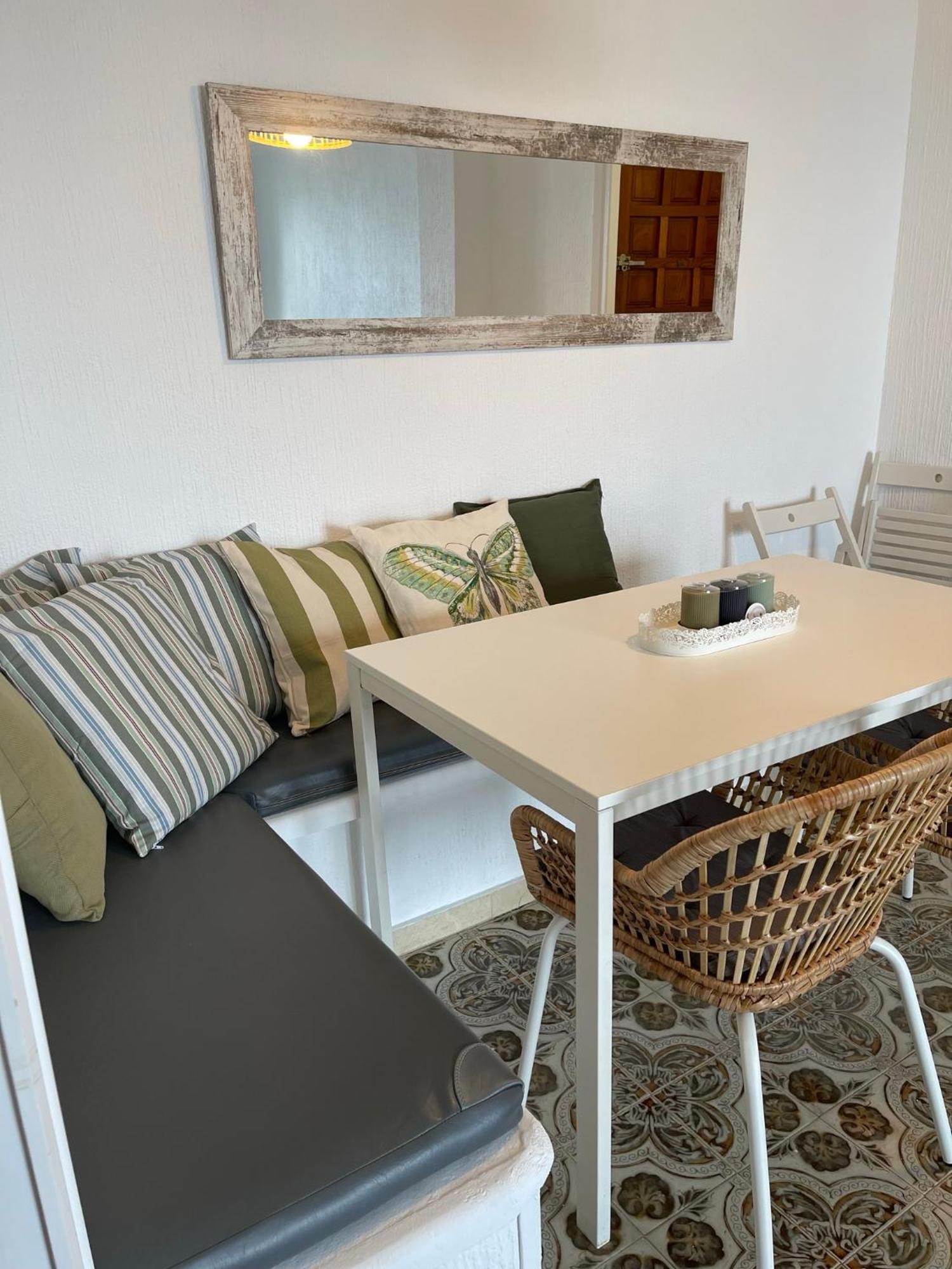 Charming Beachfront Apartamento Murcia