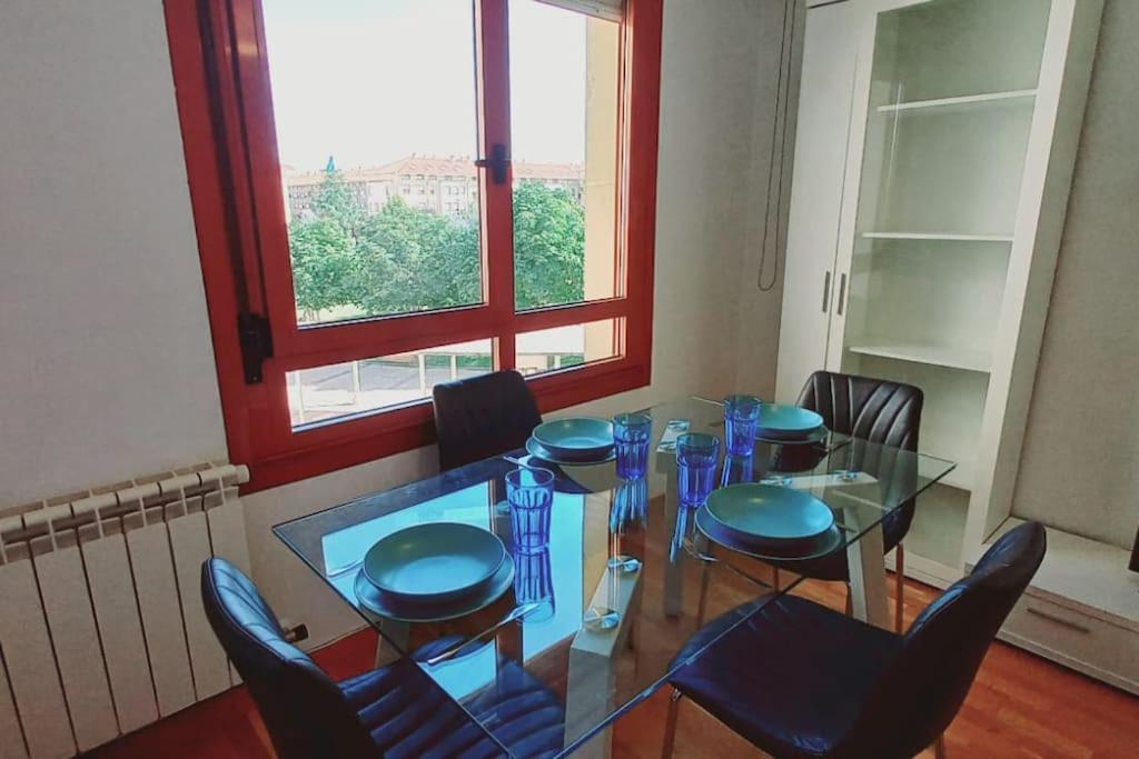 Con 2 Y 2 Banos Junto A Apartamento *