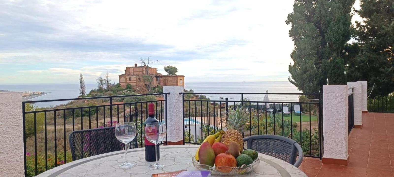 Сasa de vacaciones La Torrecica, Con Caracter Andaluz Y Magnificas Vistas Al Mar Y Sierra Nevada *