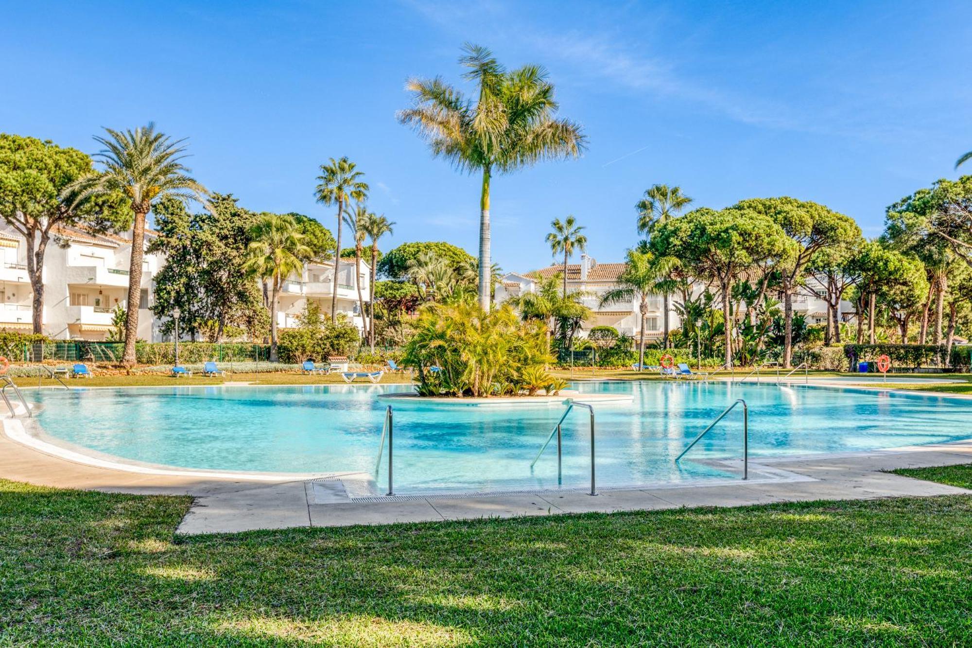 Life El Presidente Penthouse Pool View *