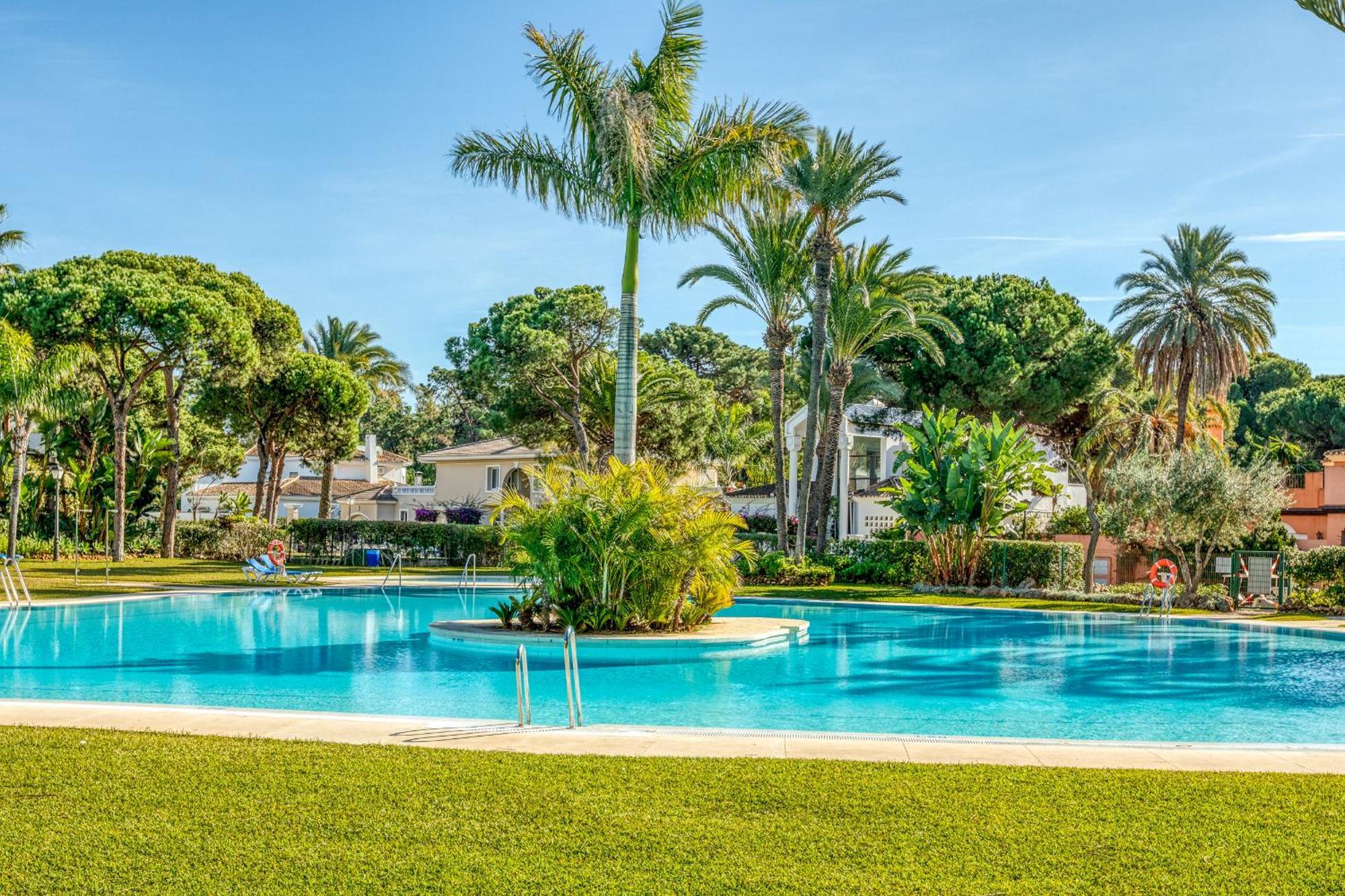 Life El Presidente Penthouse Pool View Apartment Estepona