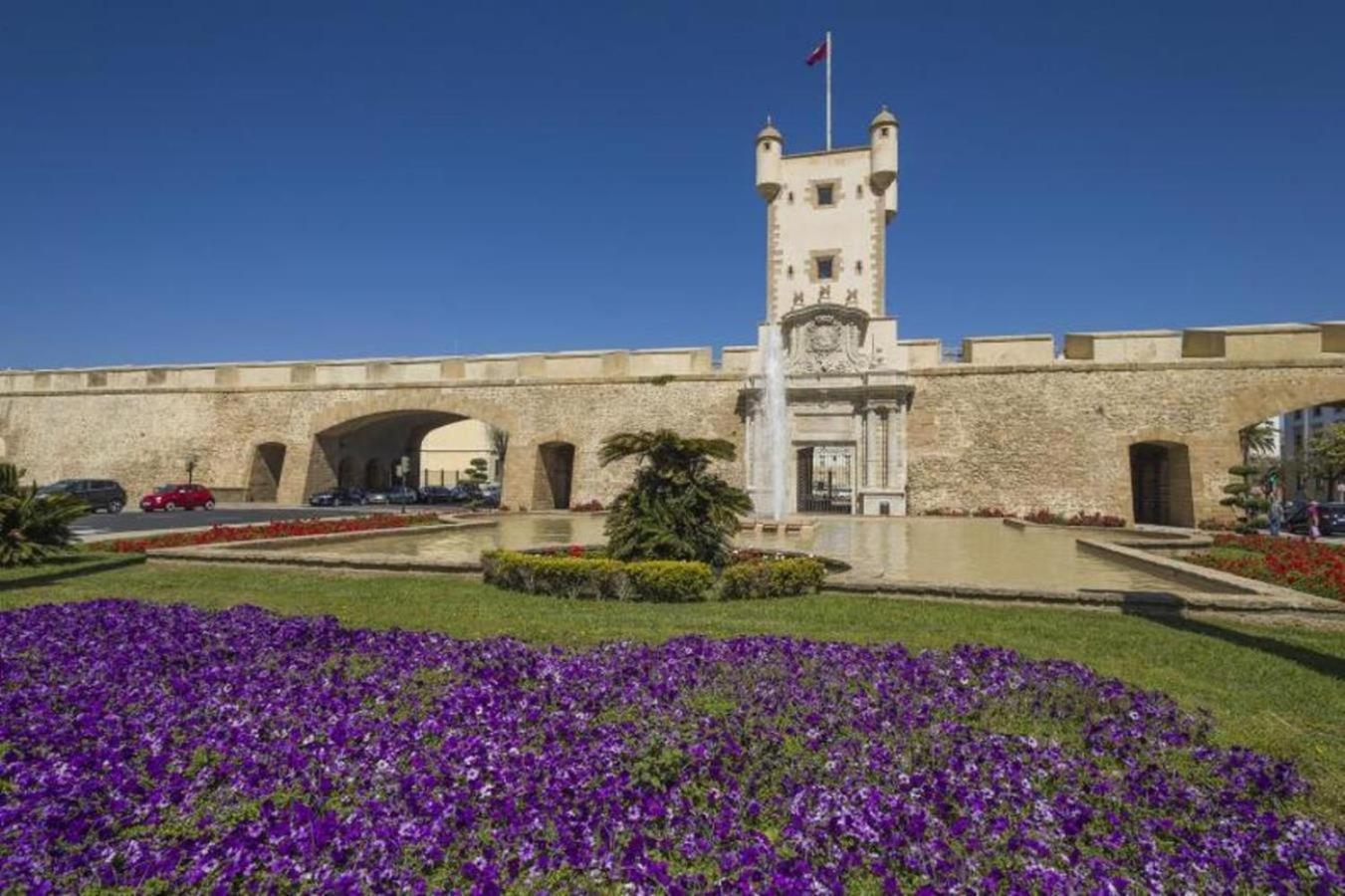 La Perla Little Cadiz
