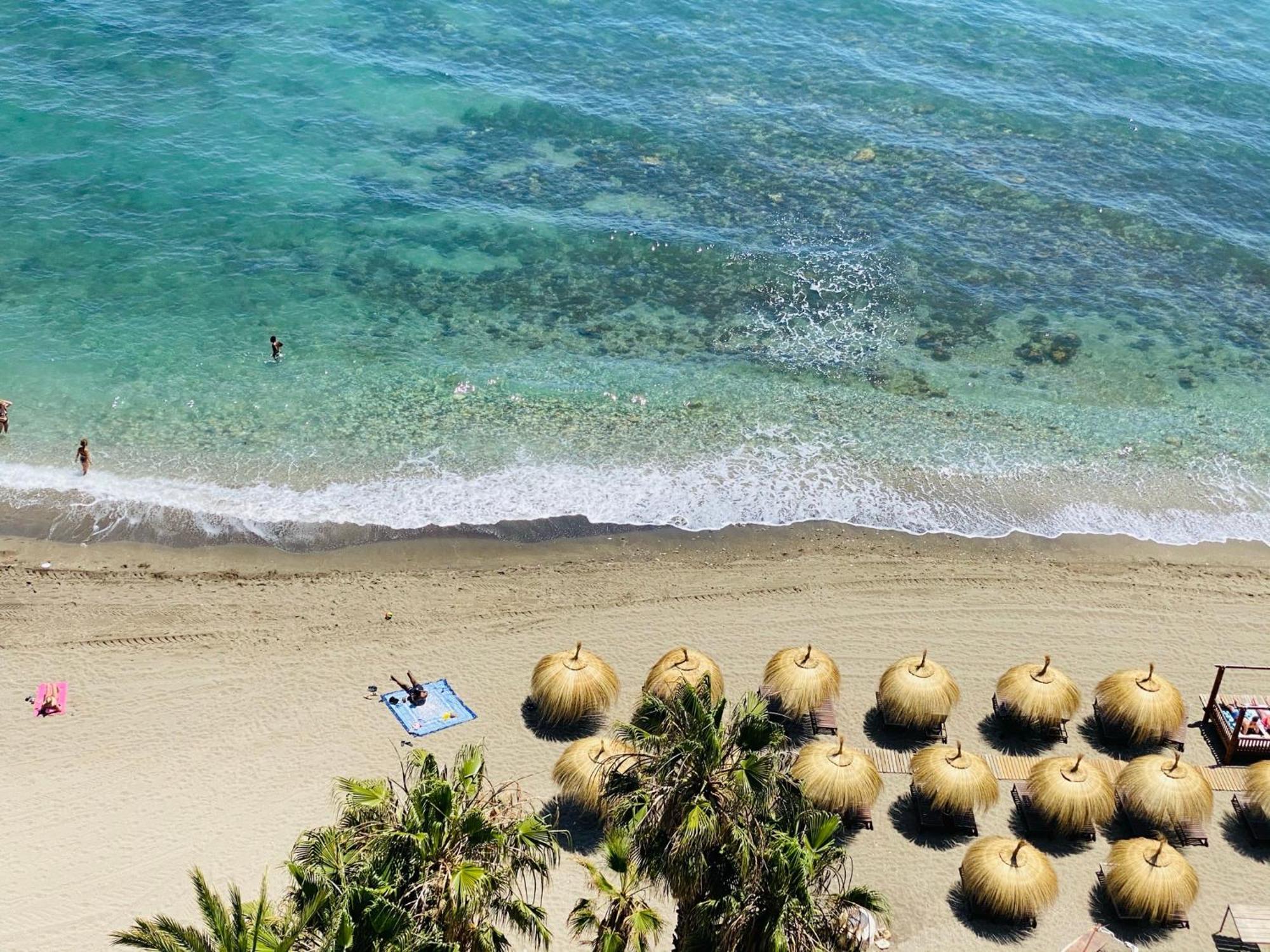 On The First Line Of The Sea With A View And Free Parking Apartamento *