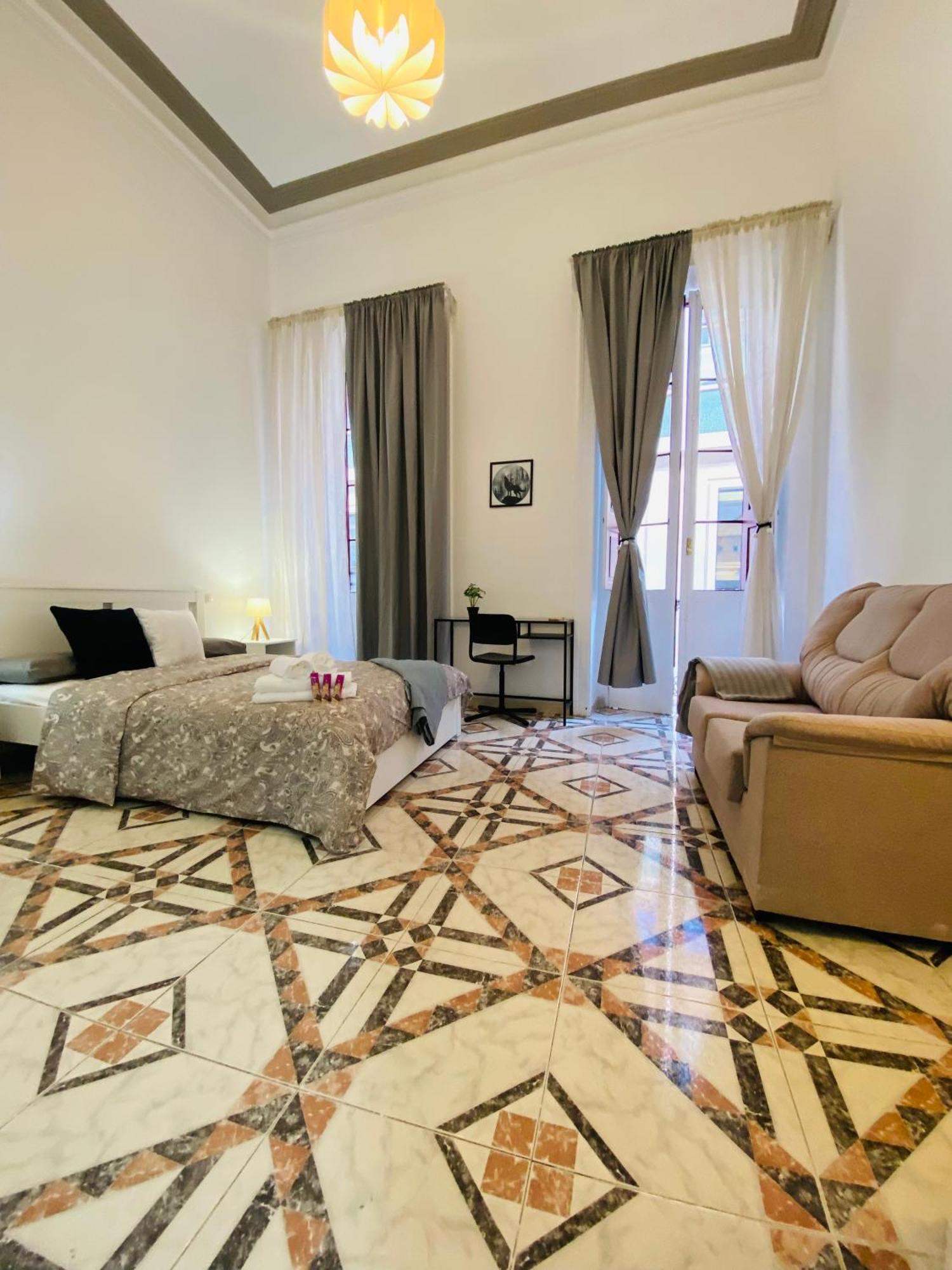 Isor Triana Apartment *