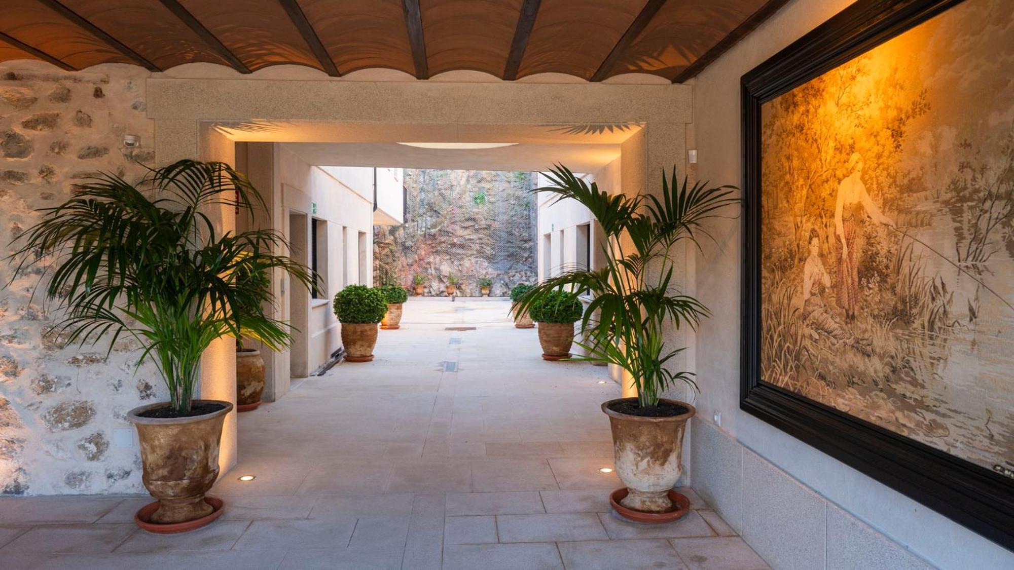 Florinda De La Cava - 5 Apartment