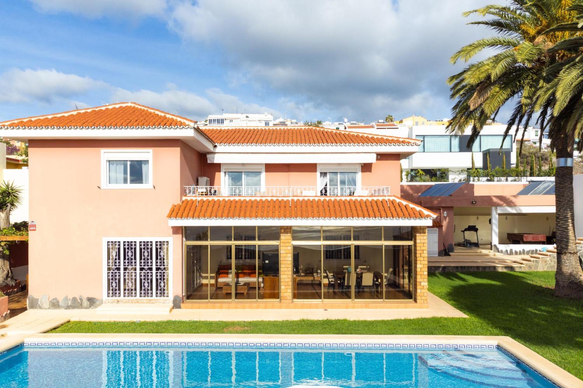 One & Only Sports And Relax Heated Pool By Eden Villa
