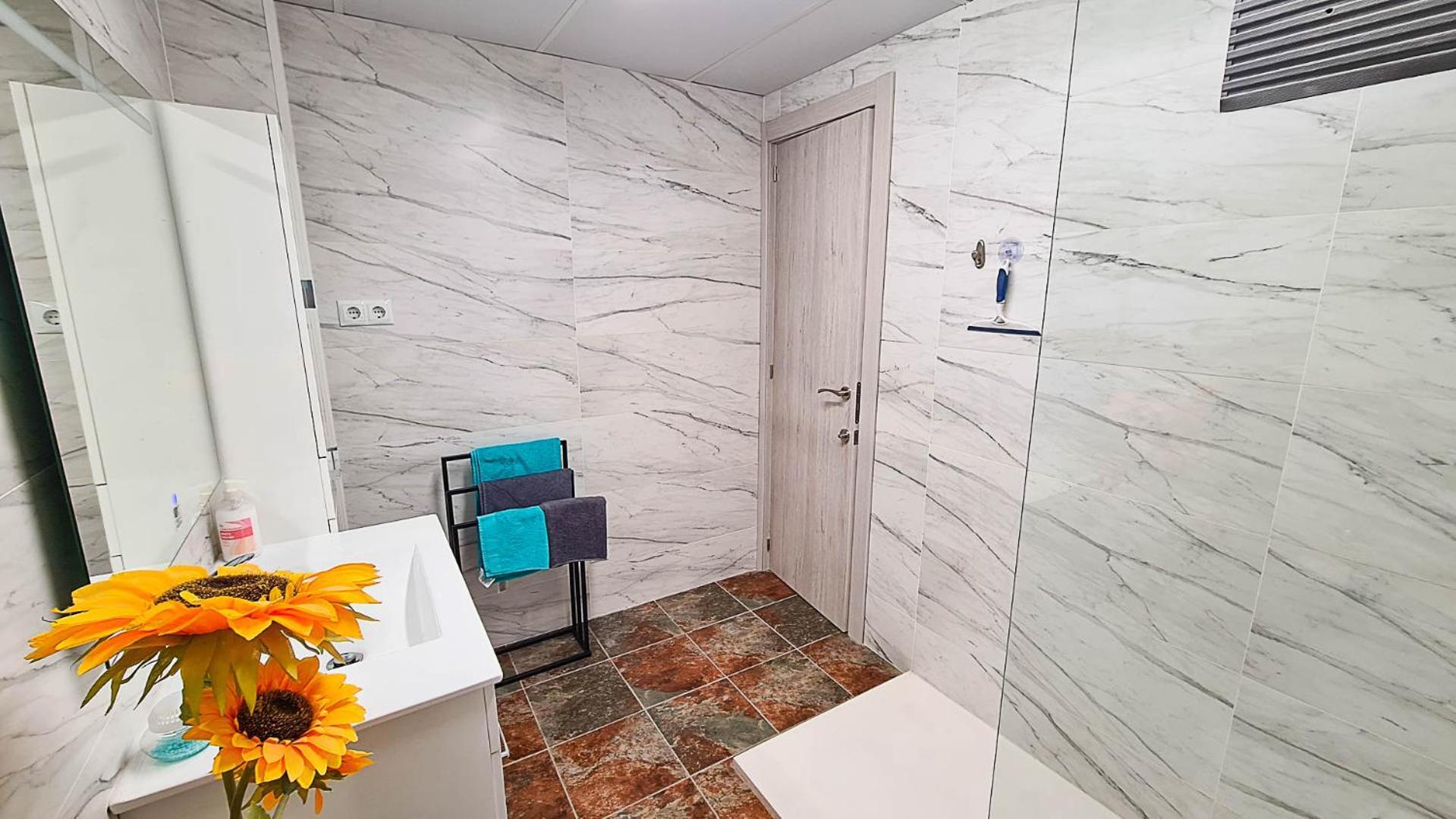 Vistamar Apartment, 2 Bedrooms, 200m From The Beach, Close To Town *