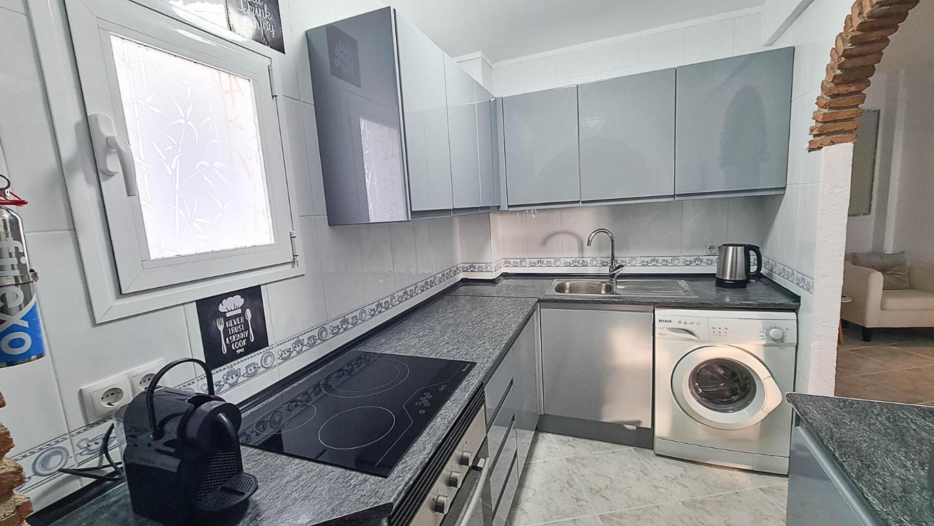 Apartment Vistamar Apartment, 2 Bedrooms, 200m From The Beach, Close To Town *
