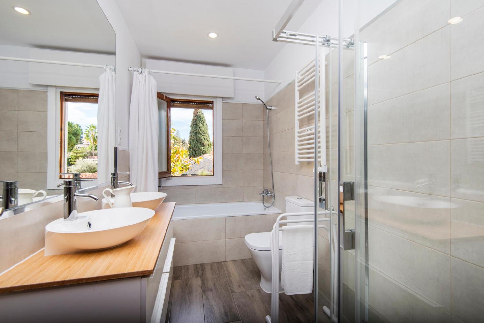 Queen Of The Ocean Villa: Stately Style House With Pool * Malaga