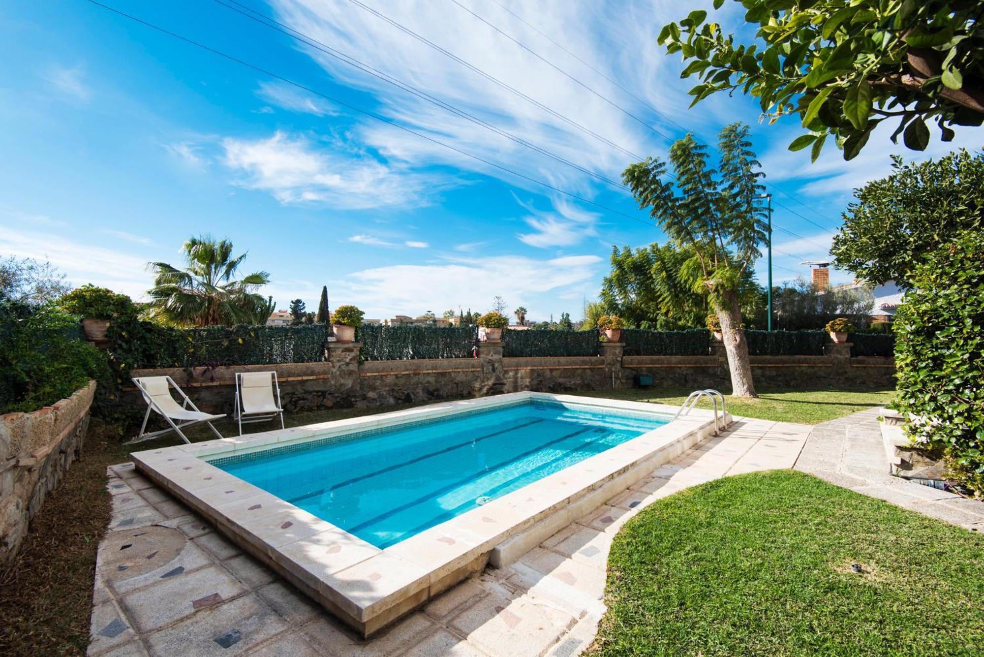 Queen Of The Ocean Villa: Stately Style House With Pool Holiday home Malaga