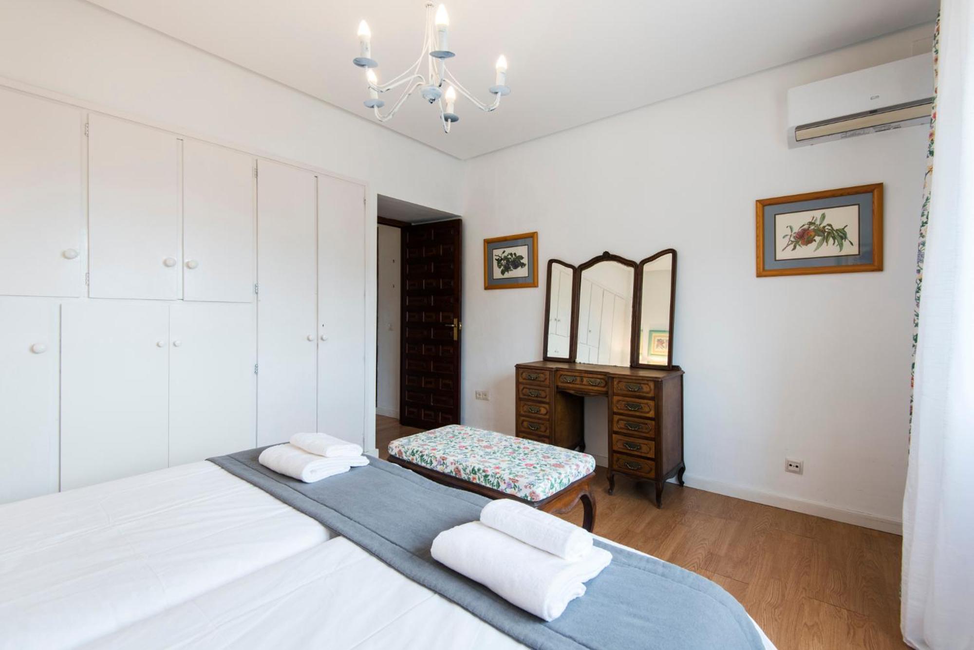 Queen Of The Ocean Villa: Stately Style House With Pool Holiday home Malaga