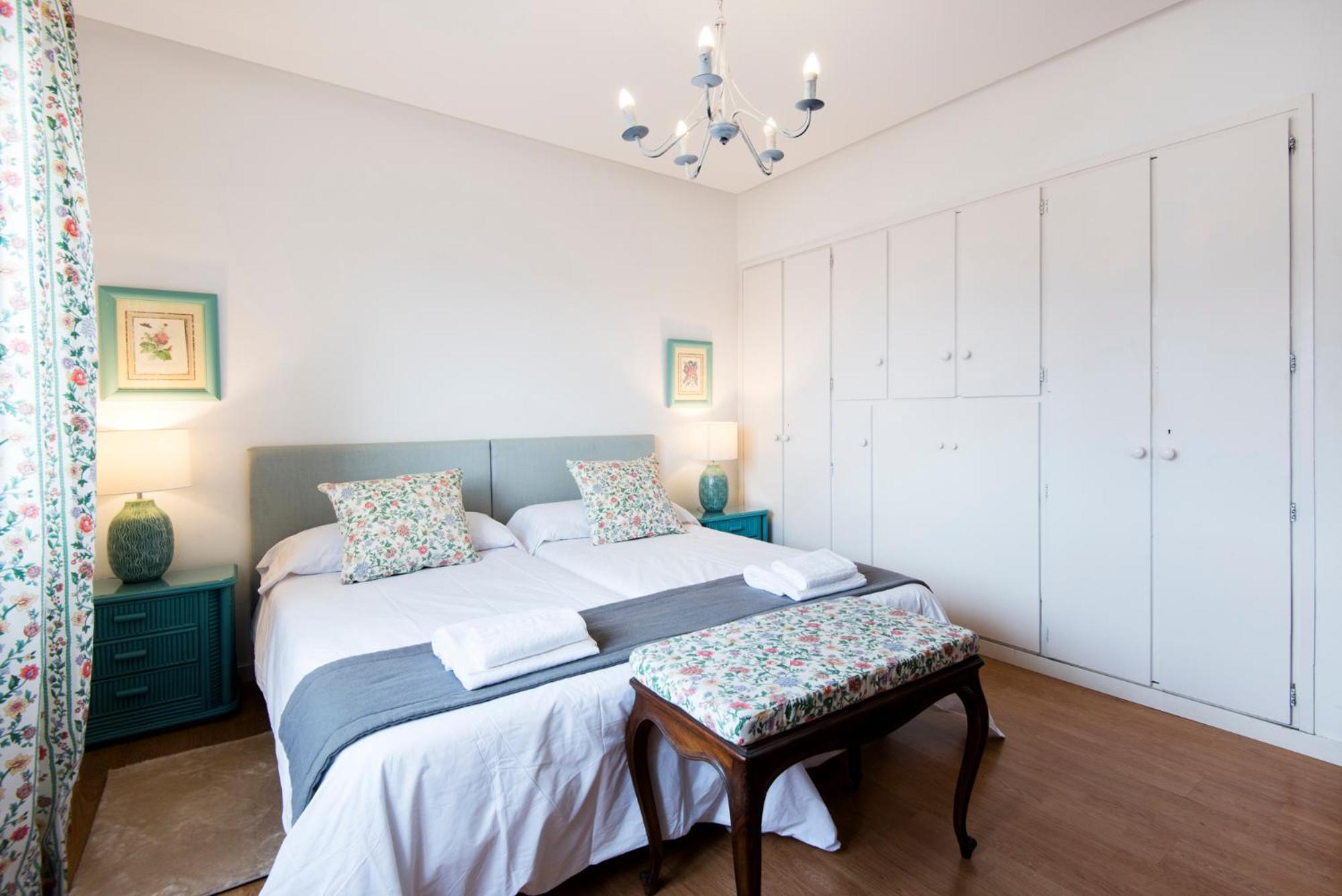 Queen Of The Ocean Villa: Stately Style House With Pool Holiday home