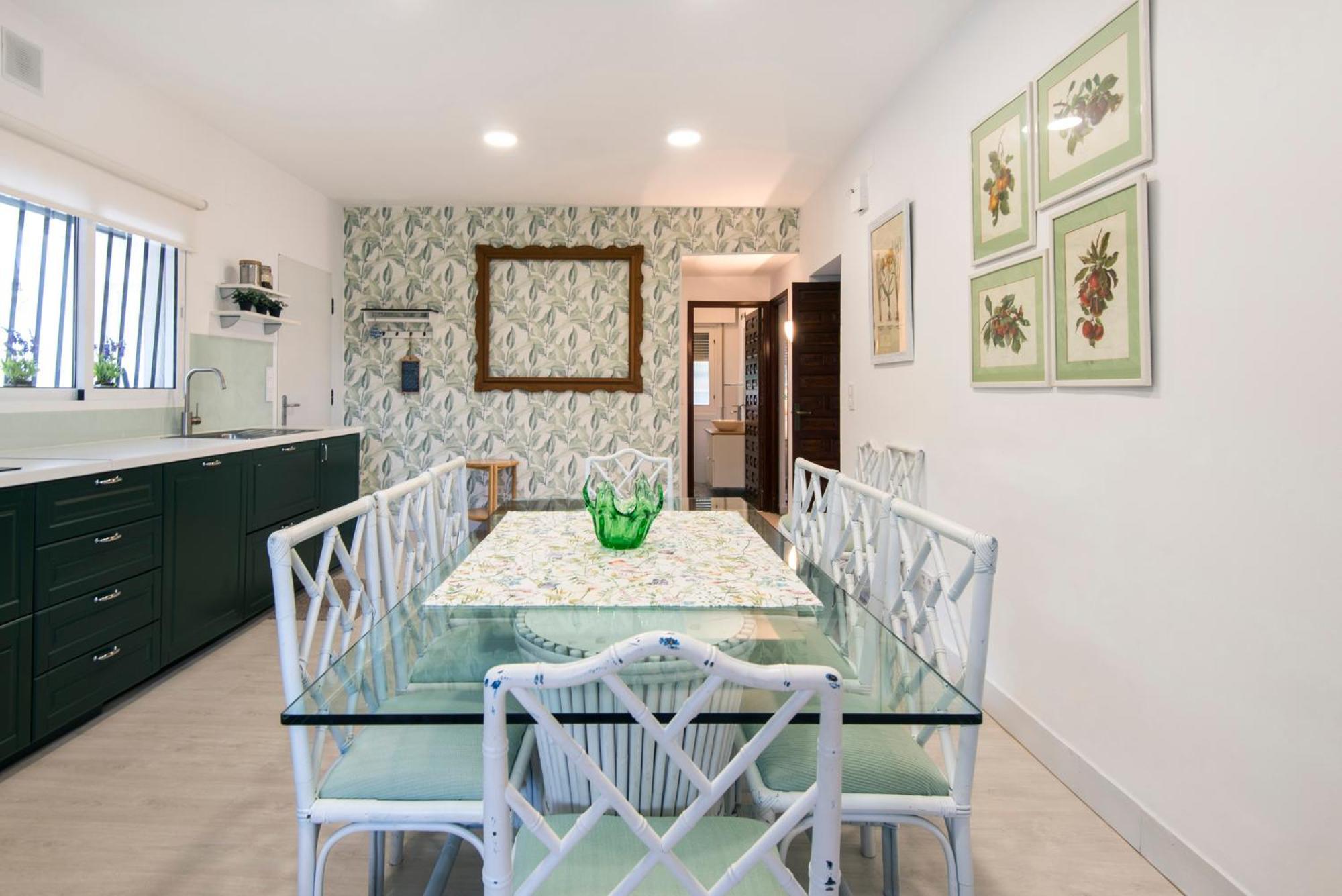Queen Of The Ocean Villa: Stately Style House With Pool * Malaga