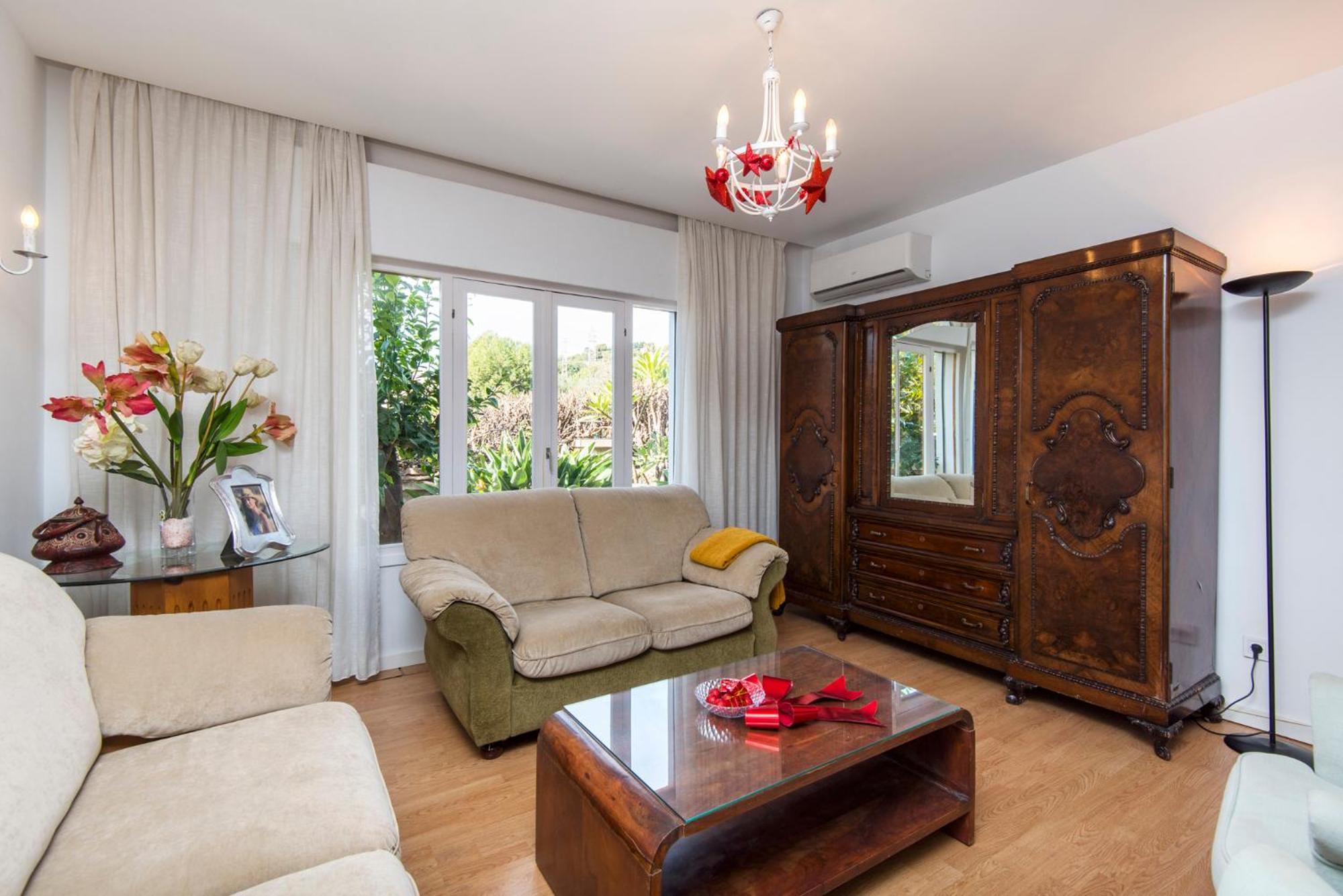 Queen Of The Ocean Villa: Stately Style House With Pool Holiday home Malaga
