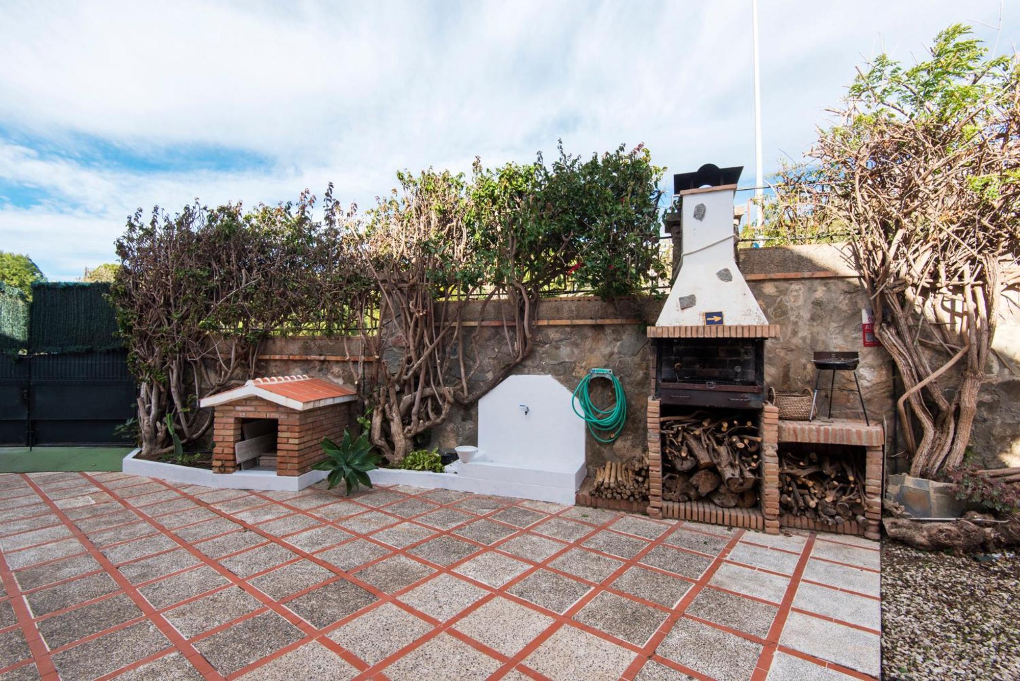Queen Of The Ocean Villa: Stately Style House With Pool Holiday home Malaga