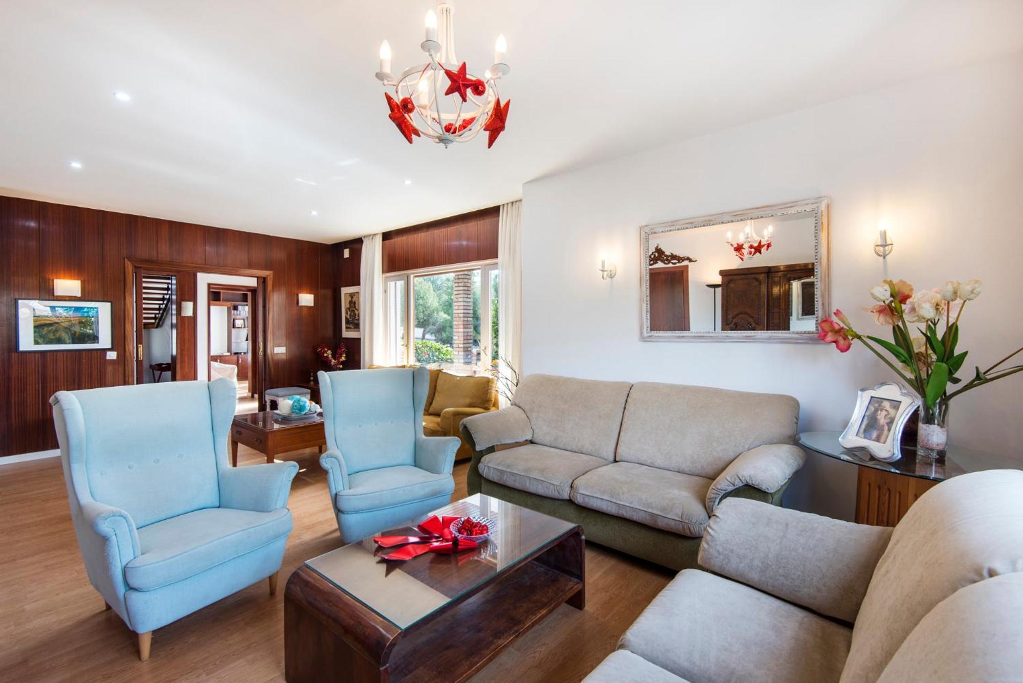 Queen Of The Ocean Villa: Stately Style House With Pool * Malaga