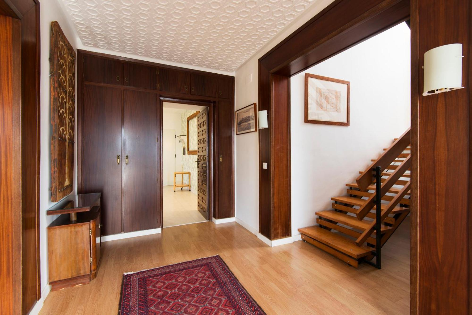 Queen Of The Ocean Villa: Stately Style House With Pool Holiday home *