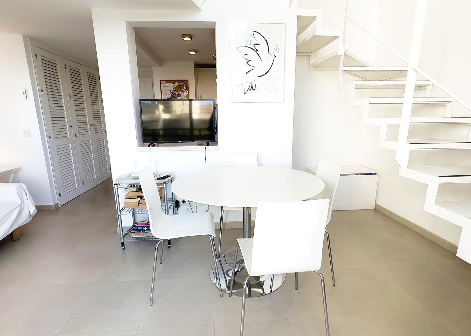 Skol 302 Super One-bedroom Duplex With Sea Views