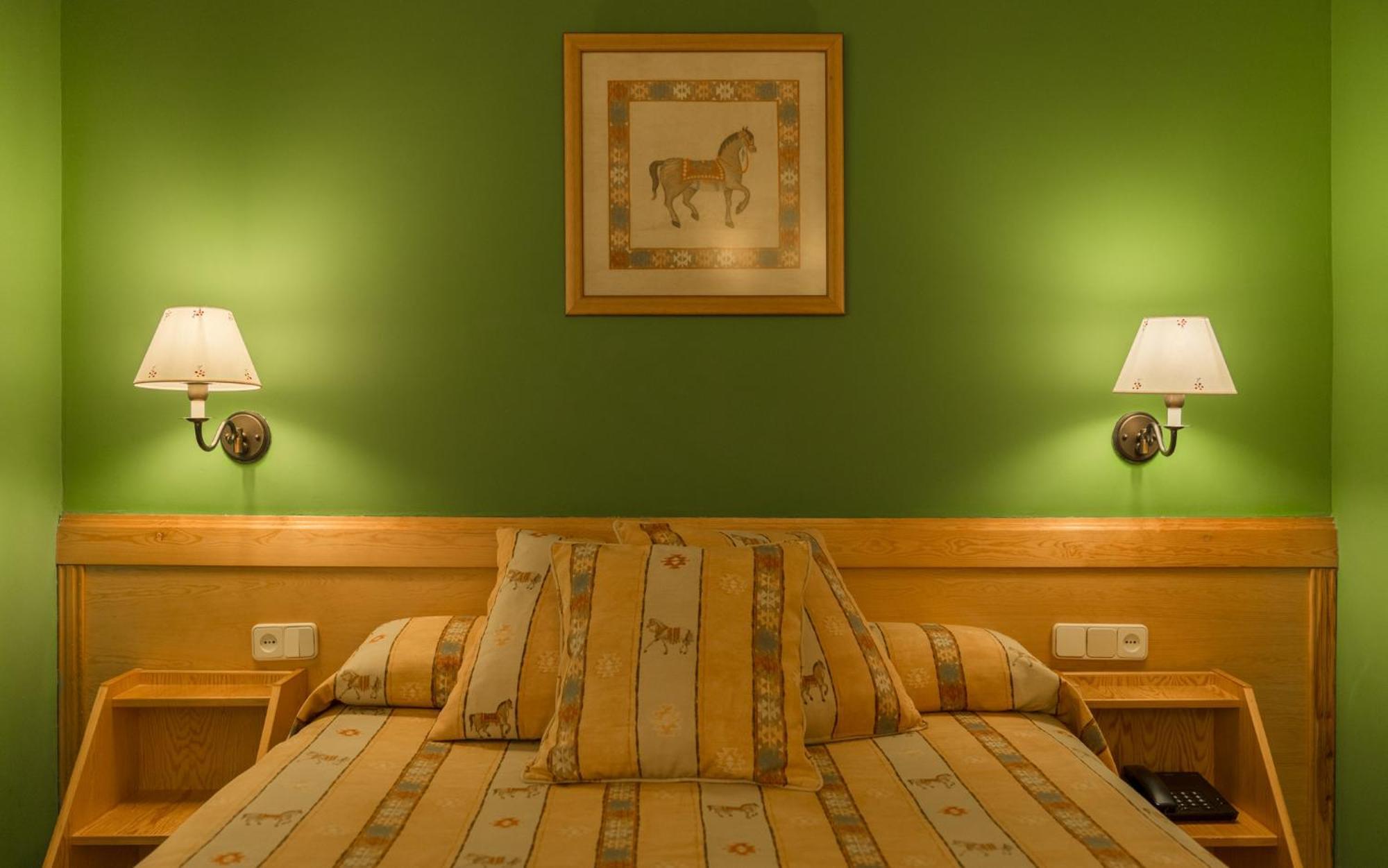 Aran La Abuela Hotel 3*