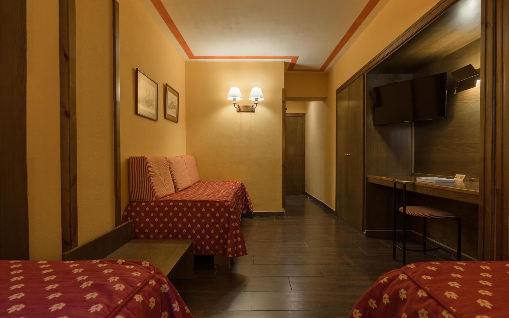 Aran La Abuela Hotel 3*