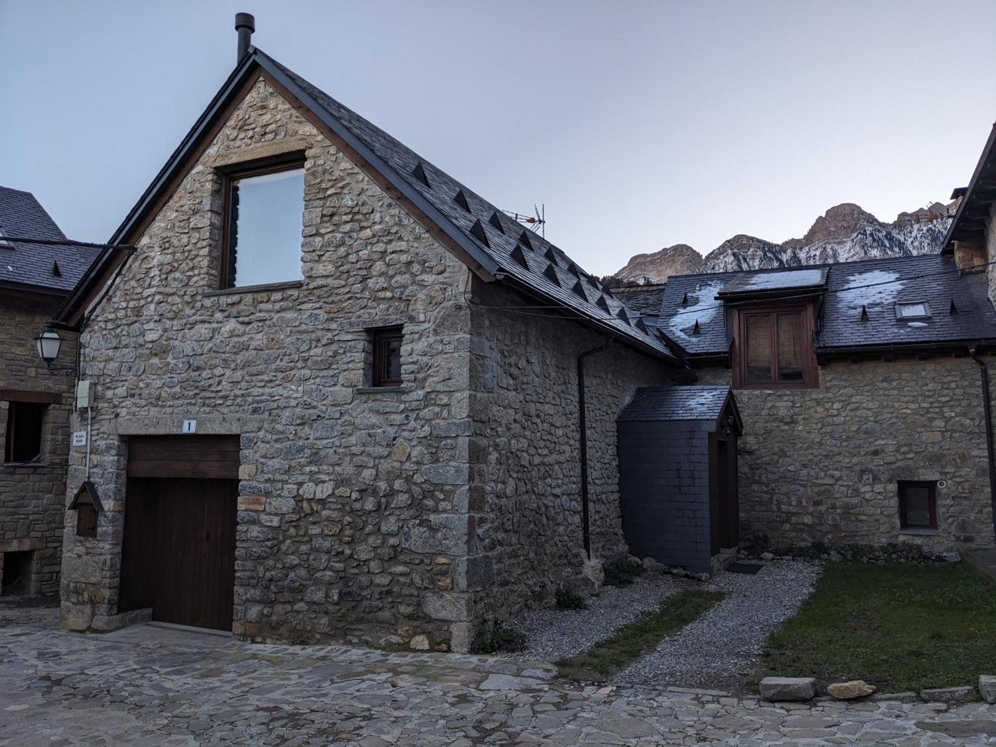 Сasa de vacaciones Nornore: Casa Especial En La Montana