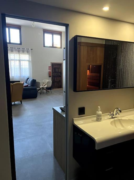 Apartamento El Gallinero, Loft Con Sauna Y Jacuzzi - Housevanlive Casas Altas