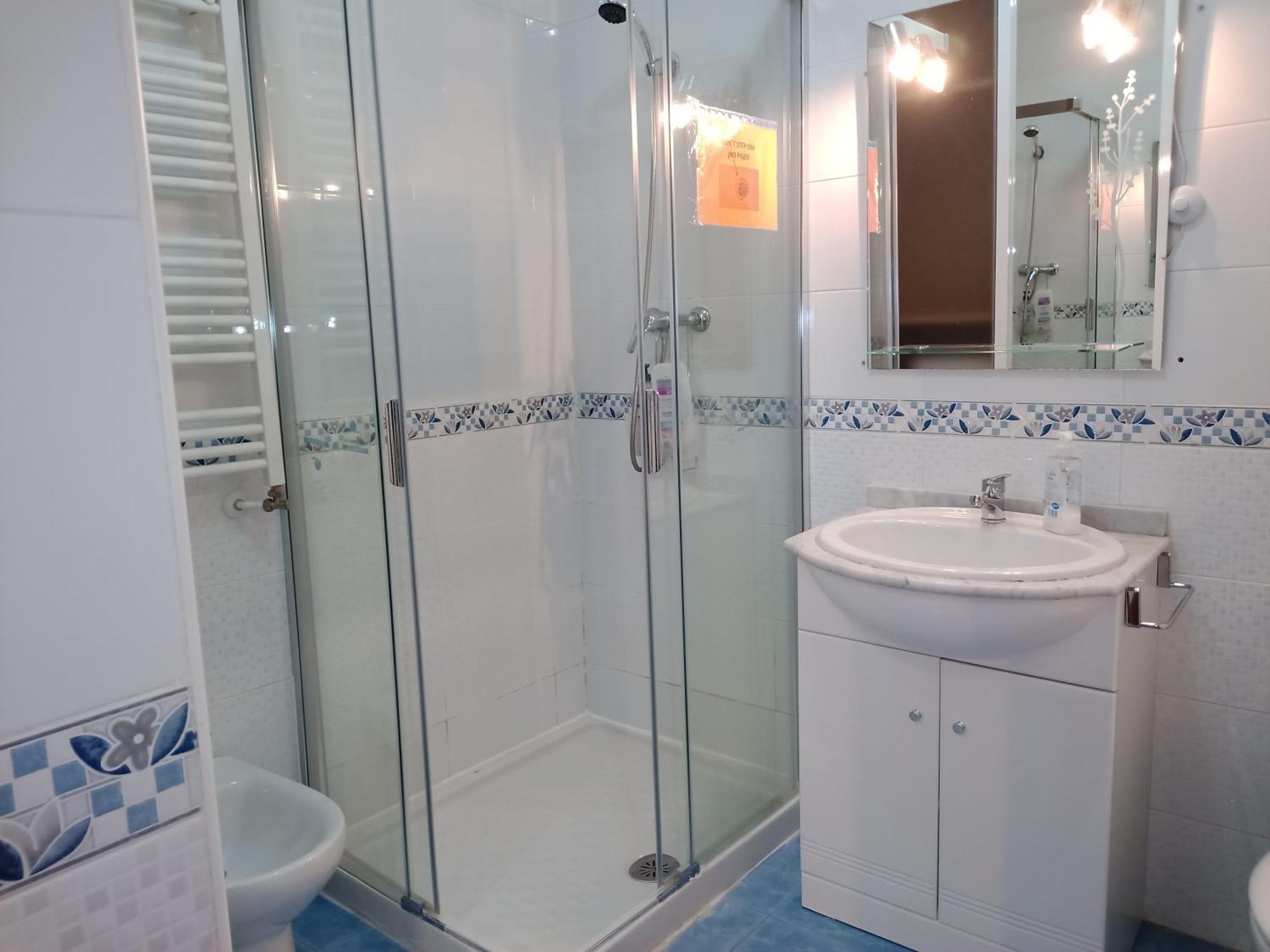 Apartamento Piso de 2 dormitorios Madrid Centro Gran Vía - Plaza de España, el salón y 2 dormitorios tienen aire *