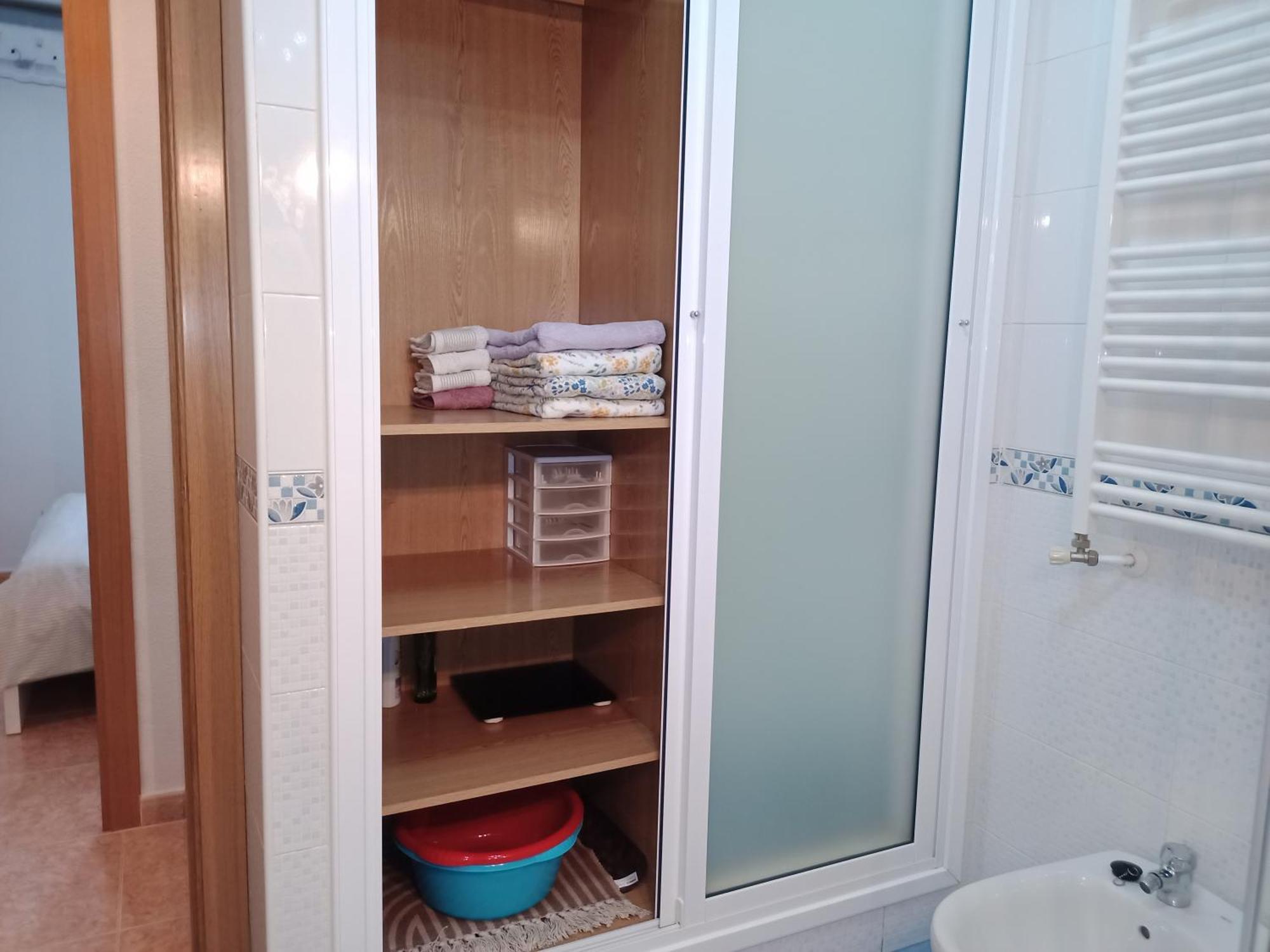 Piso de 2 dormitorios Madrid Centro Gran Vía - Plaza de España, el salón y 2 dormitorios tienen aire Apartamento