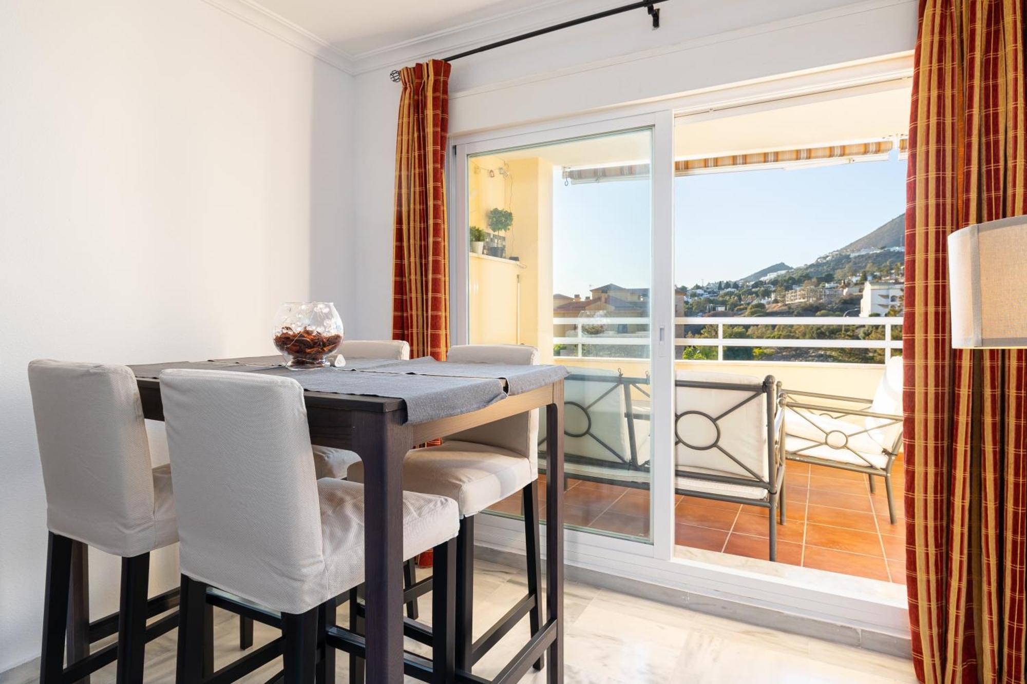 Holidays2nueva Torrequebrada 2 Bedrooms And 2 Bathrooms, Terrace, Community Pool And Garage