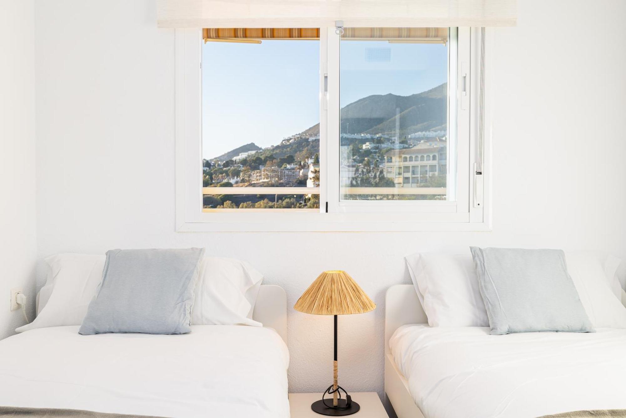 Holidays2nueva Torrequebrada 2 Bedrooms And 2 Bathrooms, Terrace, Community Pool And Garage Apartamento Benalmádena
