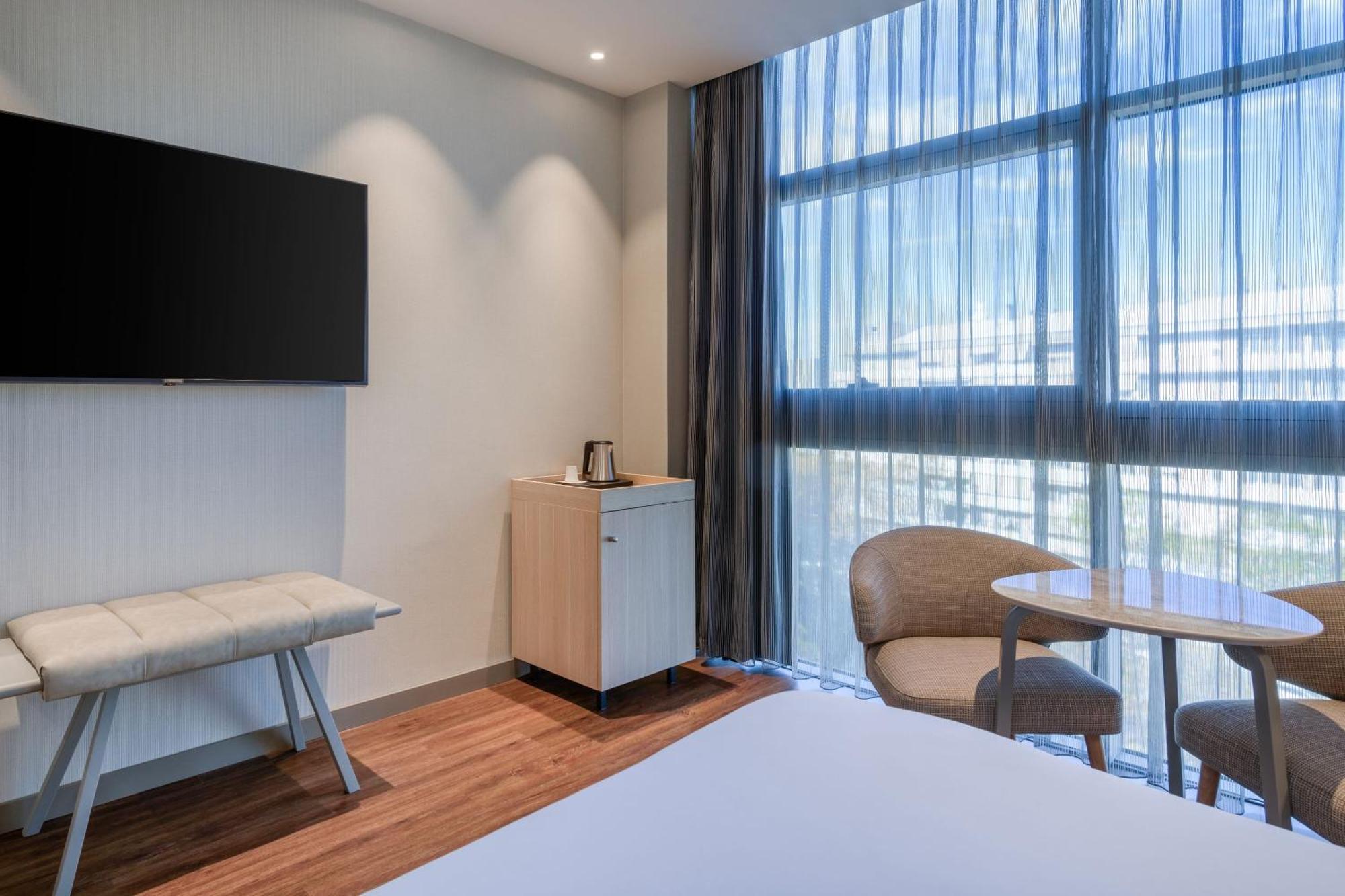 Hotel Ac Som By Marriott 4*