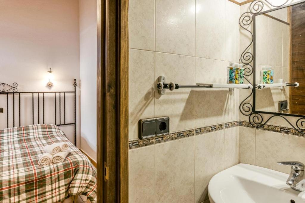 Nastura Casa Rural L'art Country house *