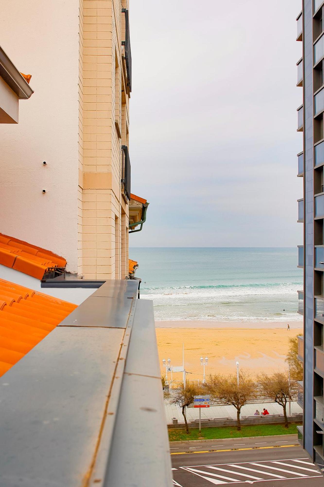 Atico Con Terraza En Playa De San Lorenzo Apartment *