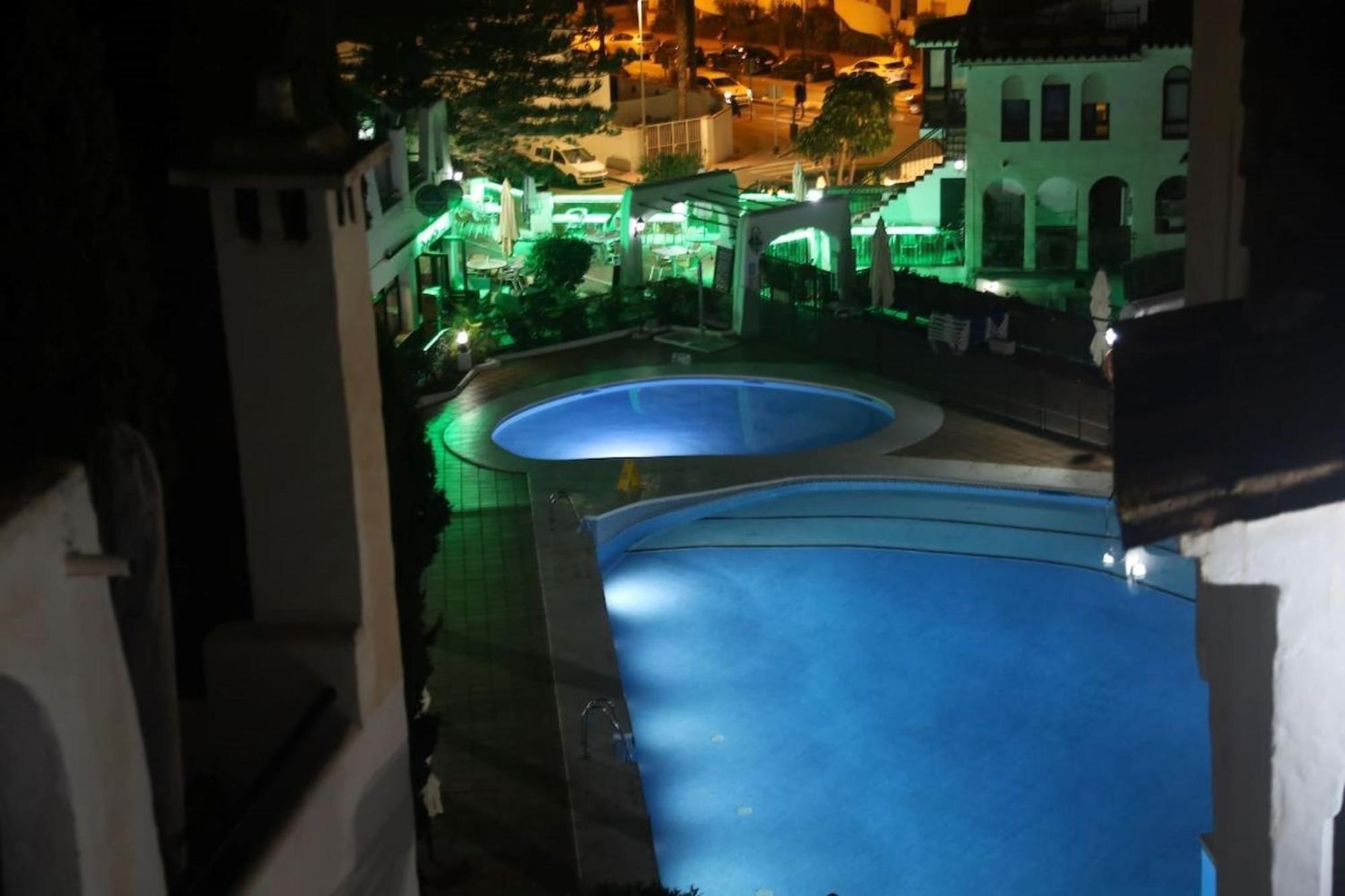 En Pueblo Evita Con Piscina Y Terraza Apartamento Benalmádena