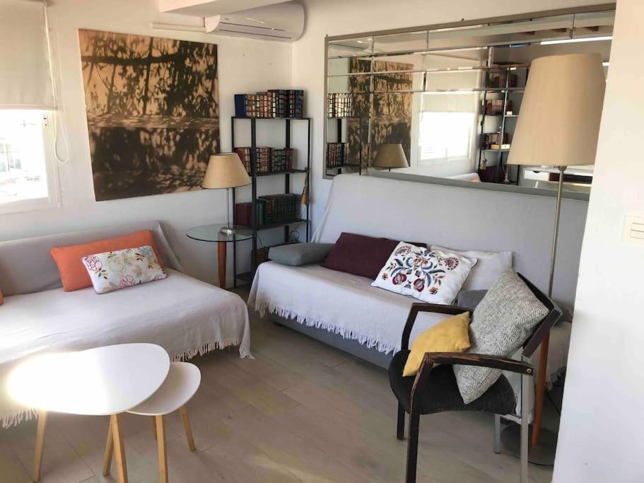 Un Loft Con Expectaculares Vistas En *