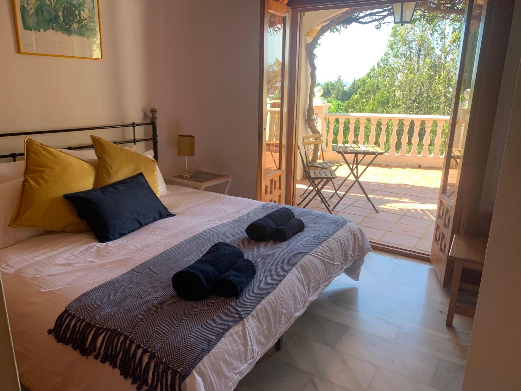 Casa Hermosa Bed & Breakfast